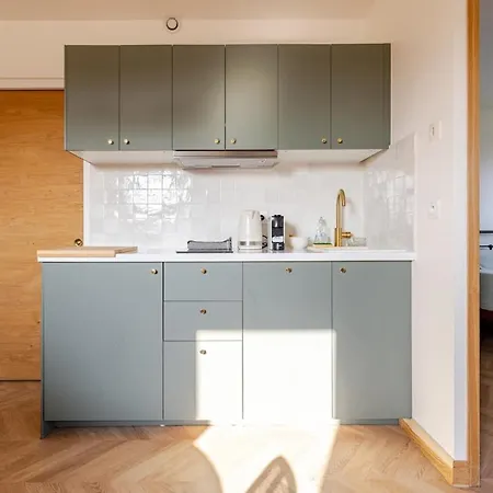Beautiful Flat Near With Parking *