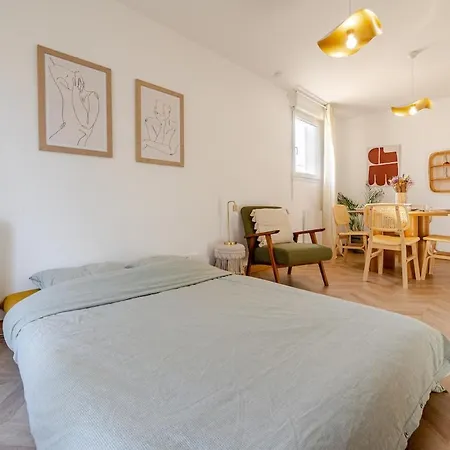 Beautiful Flat Near With Parking Apartmán