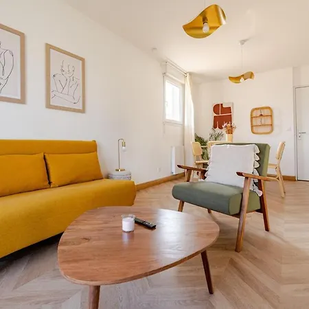 Beautiful Flat Near With Parking Apartmán